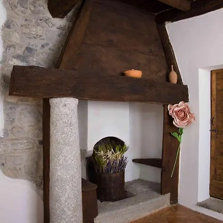 לינה וארוחת בוקר La Curt Del Boeff 4*