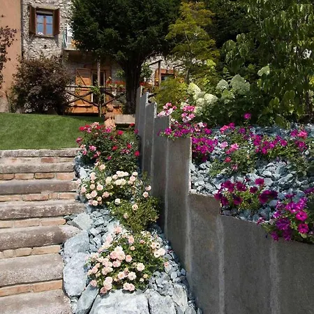 לינה וארוחת בוקר La Curt Del Boeff